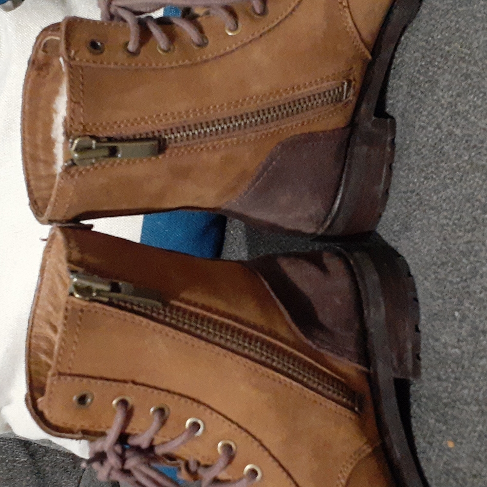 UGG BOOTIES - Picture 3 of 7